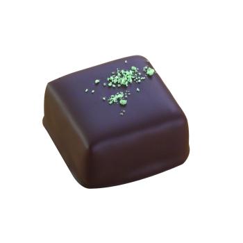 reine pistache bonbons chocolat noir par weiss